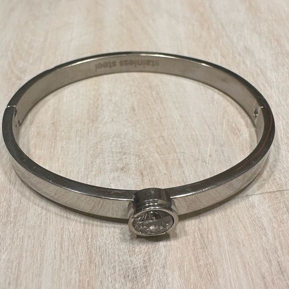 SOLITAIRE Gem Bangle - Picture 2 of 4